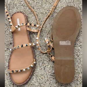 8.5 cushionaire Women's Tan Studded Sandals